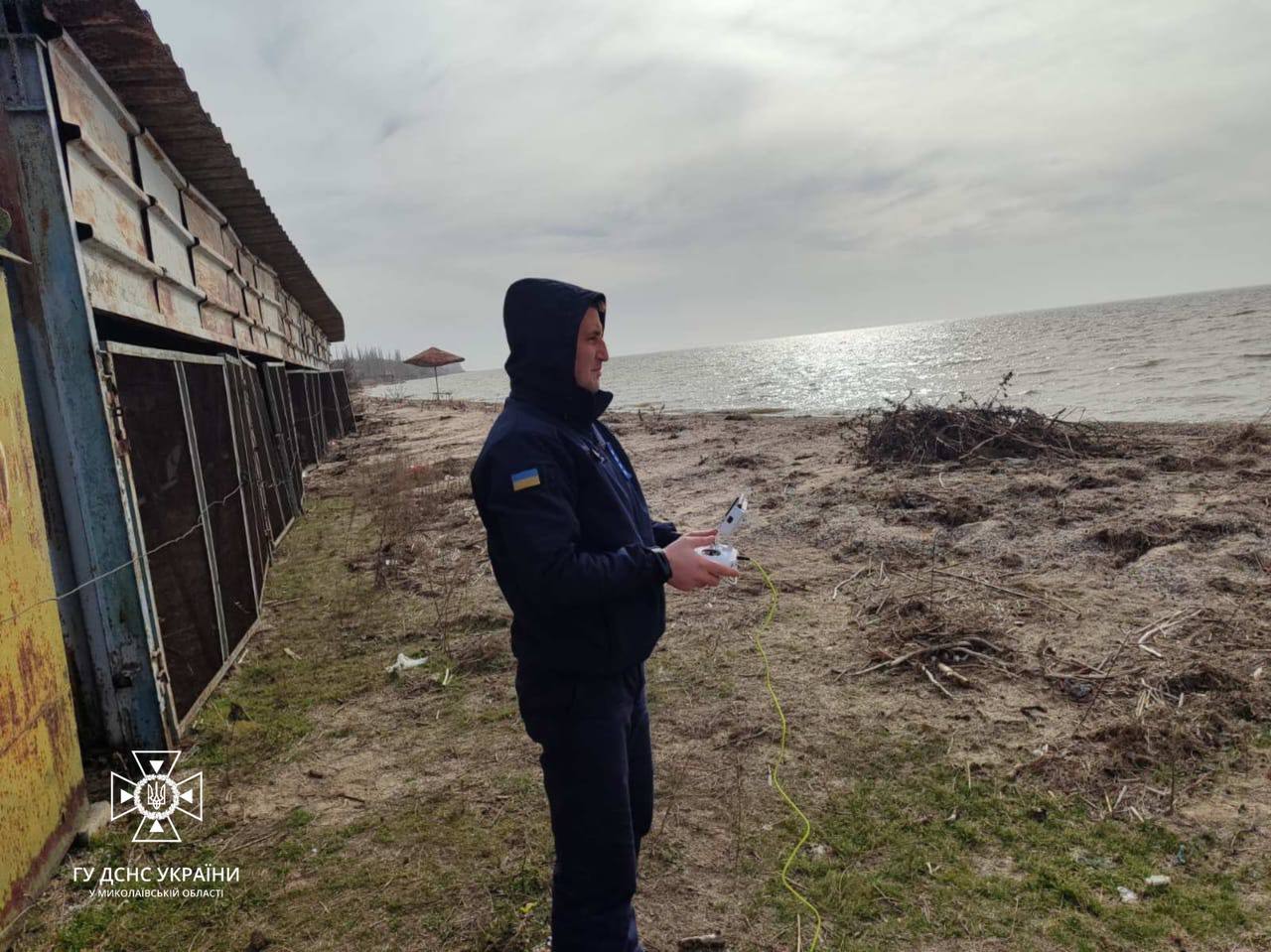 Миколаївські рятувальники за допомогою підводного дрона знайшли тіло чоловіка, що зник в Лупареве (ФОТО)