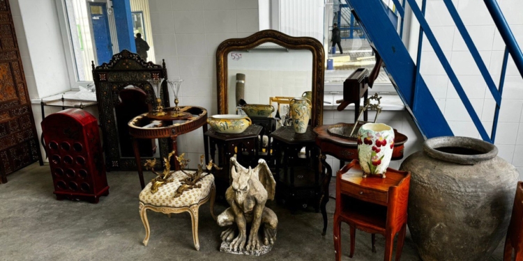 З Румунії до України намагалися ввезти шпигунське обладнання під виглядом антикваріату (ФОТО)