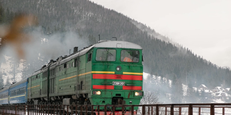 Укрзалізниця призначає додатковий поїзд з Харкова до Ворохти