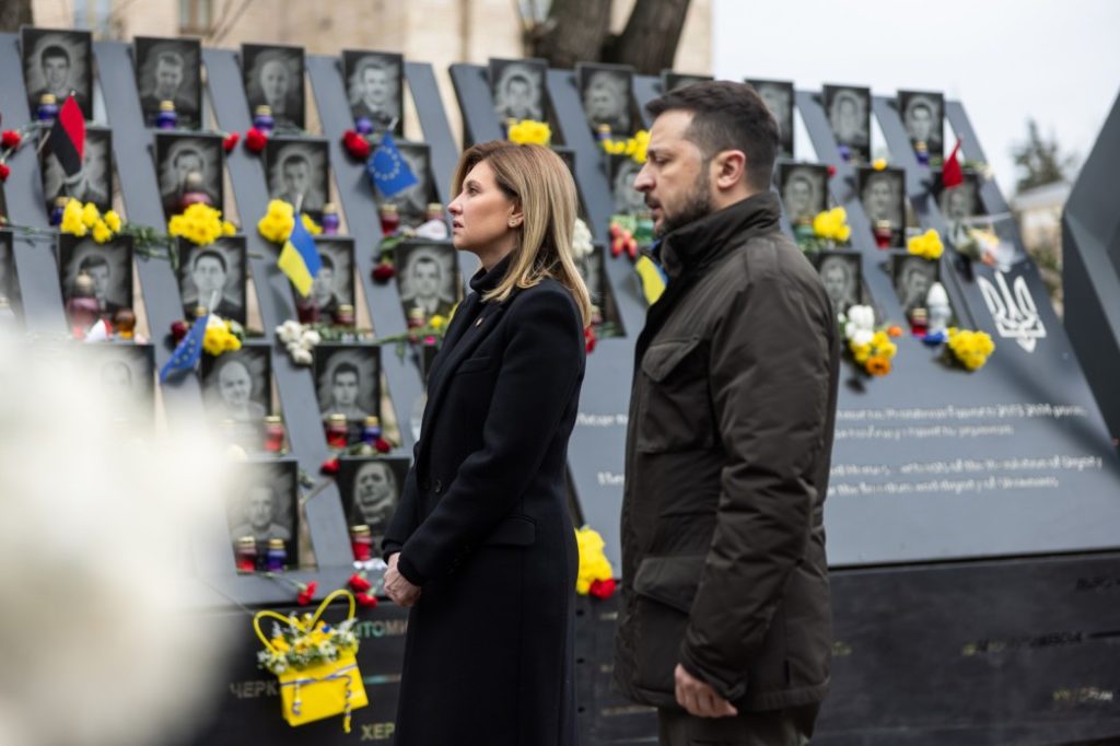Україна вшановує пам'ять Героїв Небесної Сотні. Звернення президента (ФОТО, ВІДЕО) 1