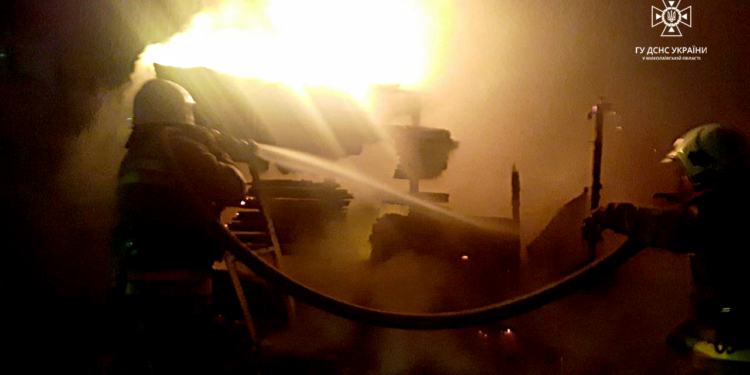 Горіло у Миколаєві та Вознесенську: що гасили вогнеборці Миколаївщини протягом доби