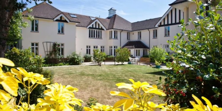 Скандал у Британії – похоронне бюро надіслало “валентинки” в будинок людей похилого віку