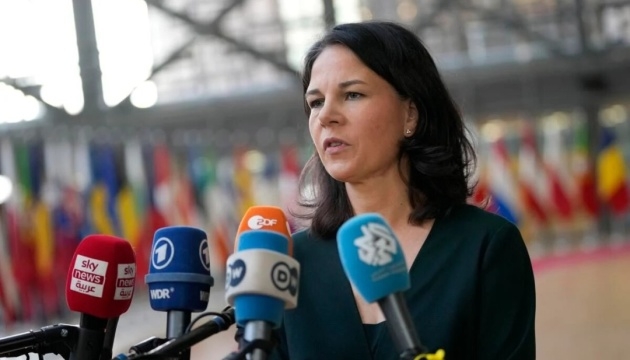 Ухвалення 13-го пакету санкцій ЄС проти росії знаходиться «на останніх метрах» – Бербок