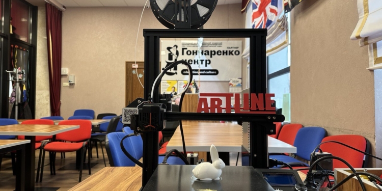 У Миколаєві запускають безкоштовну майстерню 3D-друку: будуть вчить бажаючих та друкувати важливі речі для війська