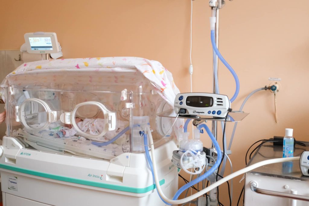 Благодійники передали важливе обладнання для новонароджених трьом медзакладам у Миколаєві (ФОТО) 1