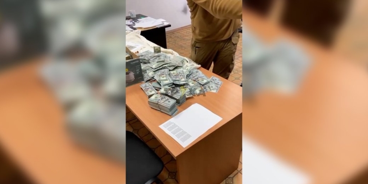 У колишнього голови Чернігівської обласної ВЛК виявили майже $1 млн. (ФОТО, ВІДЕО)