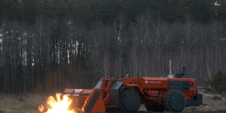 В Україні представили вже третю модель вітчизняної машини для розмінування (ФОТО)