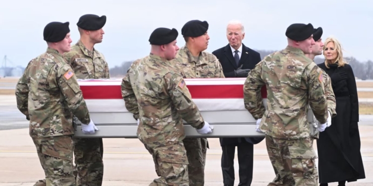 “Наша відповідь розпочалась”, – Байден зустрів тіла загиблих в Йорданії і оголосив про удари розплати