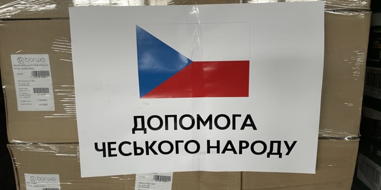 Чеські неурядові організації надали українцям допомогу на понад 6 мільярдів крон