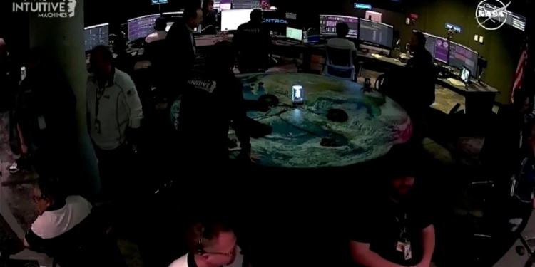 Вперше за 50 років американський космічний апарат здійснив посадку на Місяць