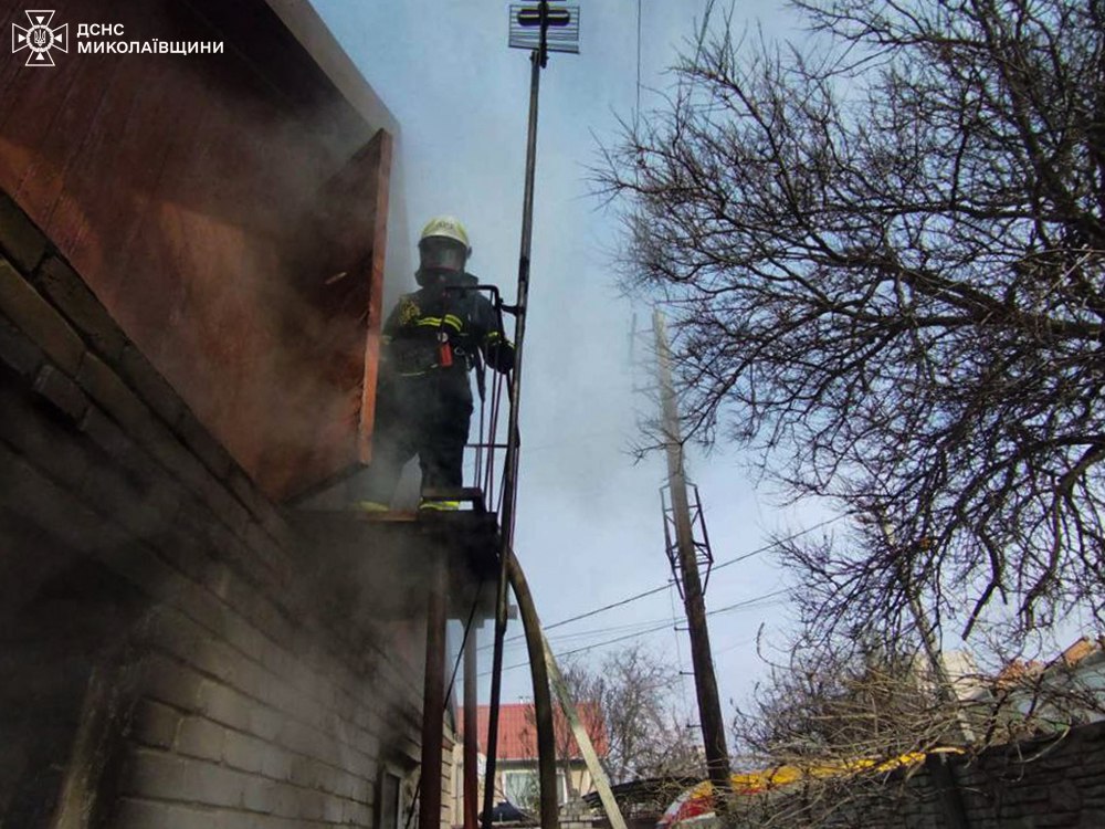 В Миколаєві на пожежі вогнеборці врятували чоловіка та дівчинку (ФОТО) 1