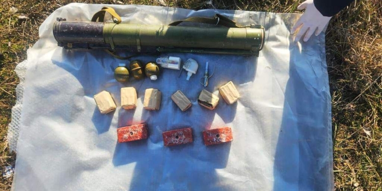 Миколаївські поліцейські перекрили канал збуту зброї (ФОТО)