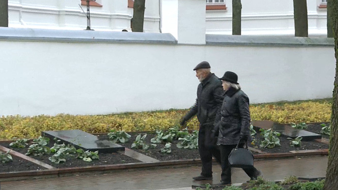 Готуємось до вию на болотах. У Литві могили радянських солдатів хочуть перенести на загальні кладовища