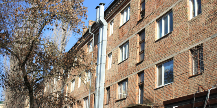 У Миколаєві ремонтують гуртожиток для внутрішньо переміщених осіб (ФОТО)