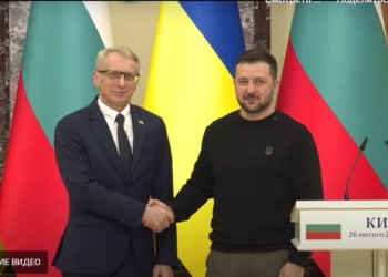 Прем’єр-міністр Болгарії подарував Зеленському “меч долі” хана Кубрата, першого володаря країни (ФОТО, ВІДЕО)