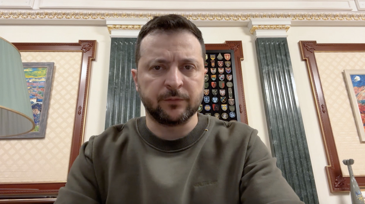 Зеленський взяв участь у роботі спеціального саміту в Парижі (ВІДЕО)