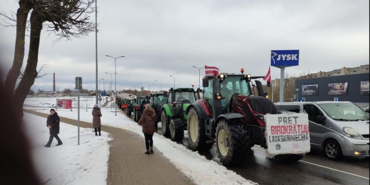 У Латвії протестують фермери – вимагають заборони імпорту із РФ і Білорусі (ВІДЕО)