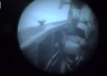 Зухвало, але успішно. Спецпризначенці 73-го морського центру зняли важливе обладнання з ворожої платформи в морі і підірвали антену (ВІДЕО)