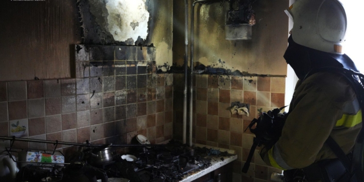 На Намиві у Миколаєві ввечері спалахнула квартира – пожежу швидко загасили вогнеборці