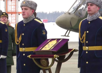 Путін подарував командуванню ПКС РФ ікону – після втрати 7 літаків за 7 днів (ВІДЕО)