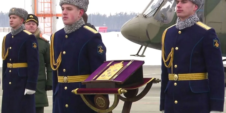 Путін подарував командуванню ПКС РФ ікону – після втрати 7 літаків за 7 днів (ВІДЕО)