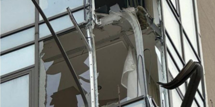 На підльоті до Одеси збили авіаційну ракету Х-59 – від уламків постраждали будинки (ФОТО)