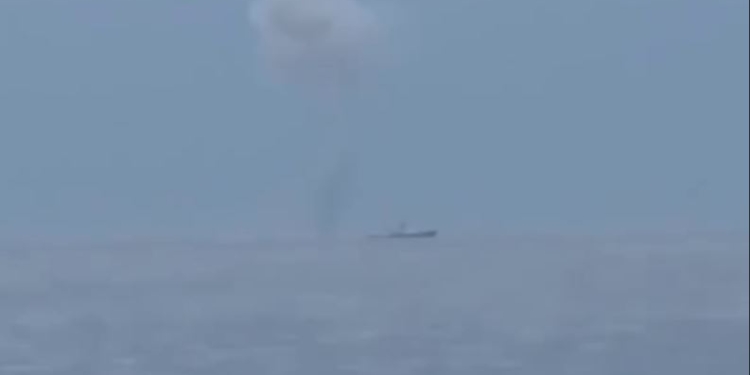 В Криму вибухи, нібито підбили великий десантний корабель (ФОТО, ВІДЕО)