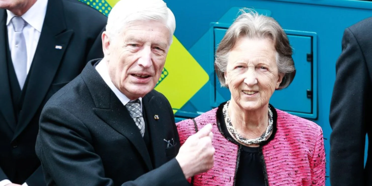 Колишній прем’єр Нідерландів з дружиною померли в результаті спільної евтанації. І таких історій все більше