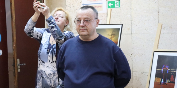 ​​«Під нашим небом»: у Миколаєві відкрилась фотовиставка військовослужбовця ЗСУ Павла Саєнка (ФОТО)