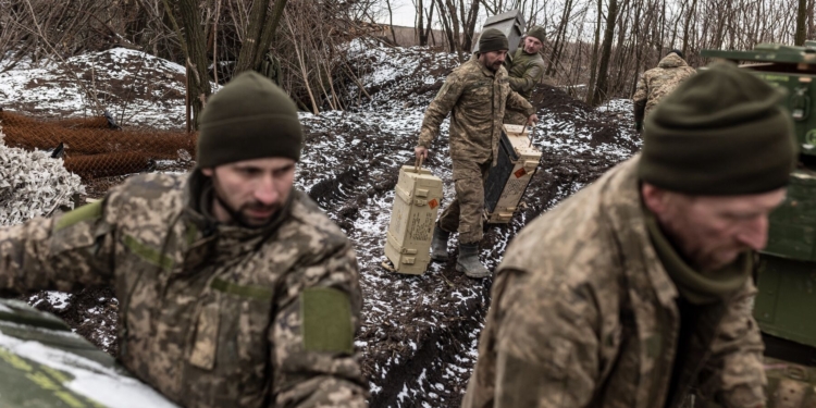 Східна Європа втрачає довіру до Заходу через нездатність забезпечити зброєю Україну, – Bloomberg