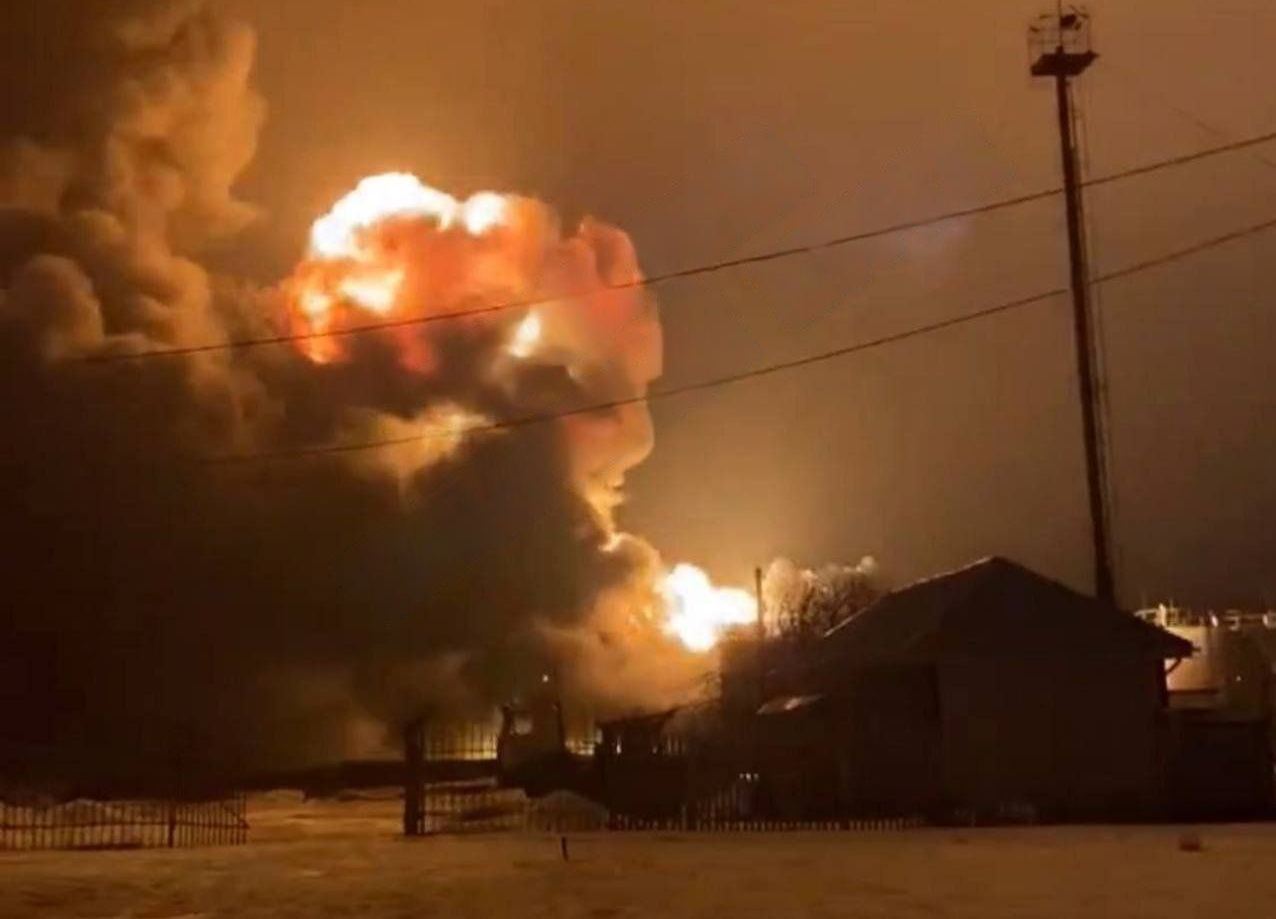 У Курській області після атаки дрона горить нафтобаза (ФОТО, ВІДЕО)