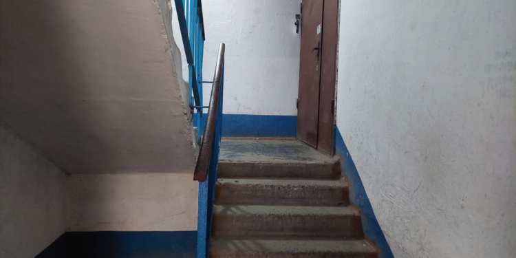 У Миколаєві рецидивіст пограбував жінку у під’їзді будинку – його впіймали за допомогою системи «Безпечне місто» (ФОТО)