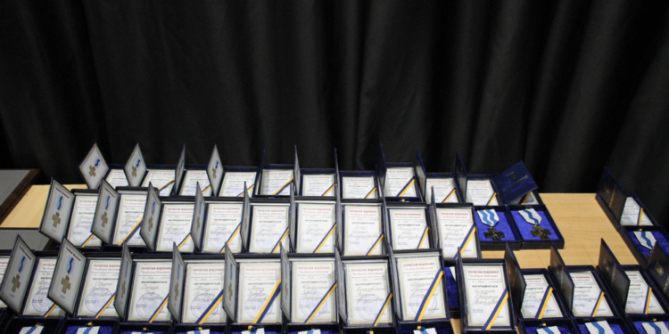 У Миколаєві вручили ще 34 відзнаки за оборону міста, з яких 9 – посмертно (ФОТО)