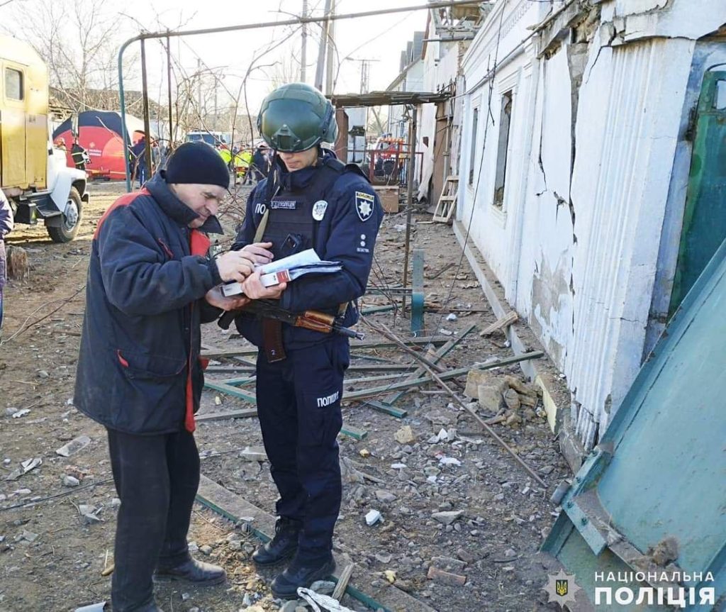 Внаслідок ворожої атаки на Миколаїв пошкоджено підземний газогін і електролінію (ФОТО) 6