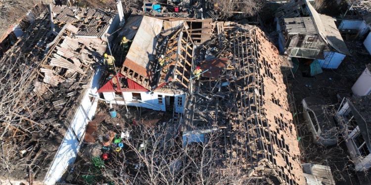 У Миколаєві внаслідок ранкової атаки рф руйнувань зазнали 74 приватні будинки – ДСНС (ФОТО)