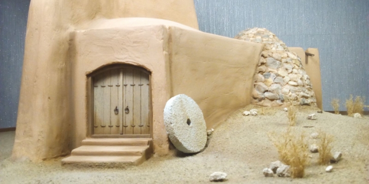 Миколаївський краєзнавчий музей отримав подарунок від майстра з Дорошівки (ФОТО)