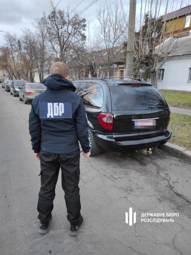 На Миколаївщині військовий хотів продати 3 авто, передані благодійниками (ФОТО) 4