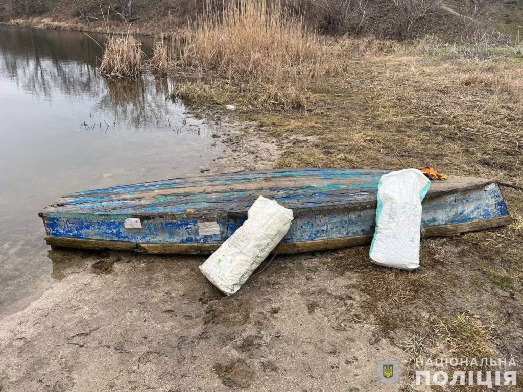 На Миколаївщині на березі Південного Бугу затримали браконьєрів - з рибою та сітками (ФОТО) 6