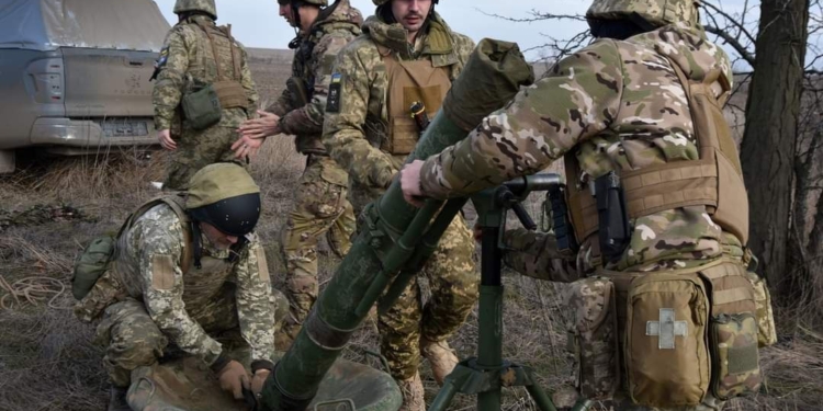 Миколаївські тероборонівці: в ОК «Південь» показали роботу мінометників на передньому краї (ФОТО)