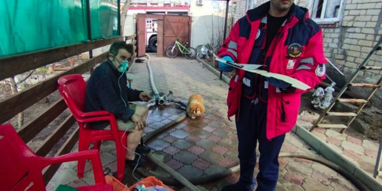 В Миколаєві на пожежі вогнеборці врятували чоловіка та дівчинку (ФОТО)