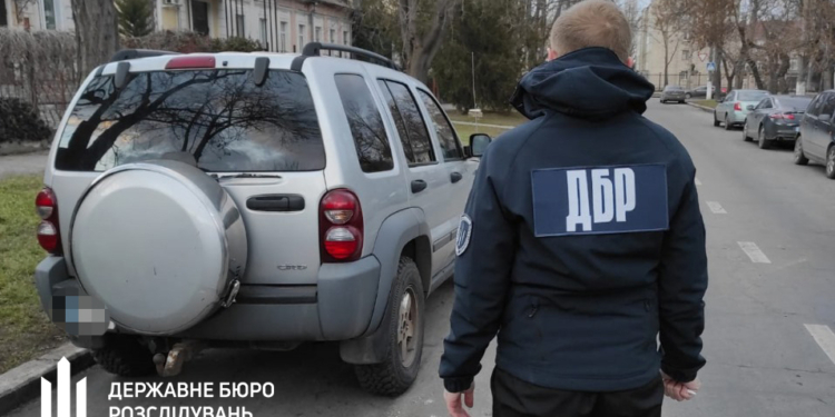 На Миколаївщині військовий хотів продати 3 авто, передані благодійниками (ФОТО)