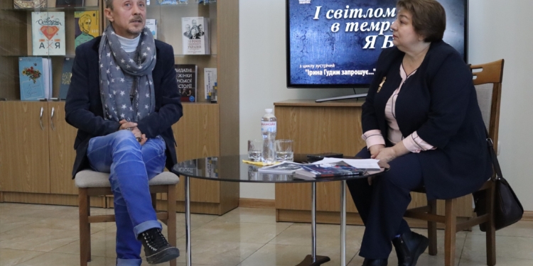 «І світлом в темряві я буду!»: у Миколаєві відбулась зустріч-розмова з режисером, поетом та волонтером Віктором Смірновим (ФОТО)