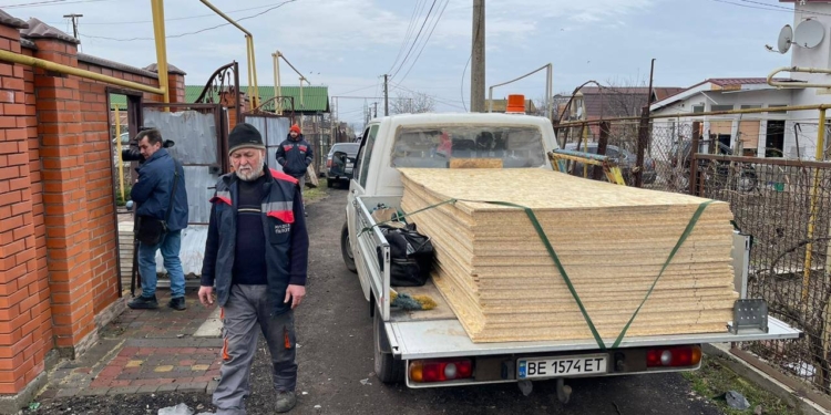 Бригади комунальників вже допомагають мешканцям: мер Миколаєва показав наслідки нічної дронової атаки на місто (ФОТО, ДОДАНО ВІДЕО)