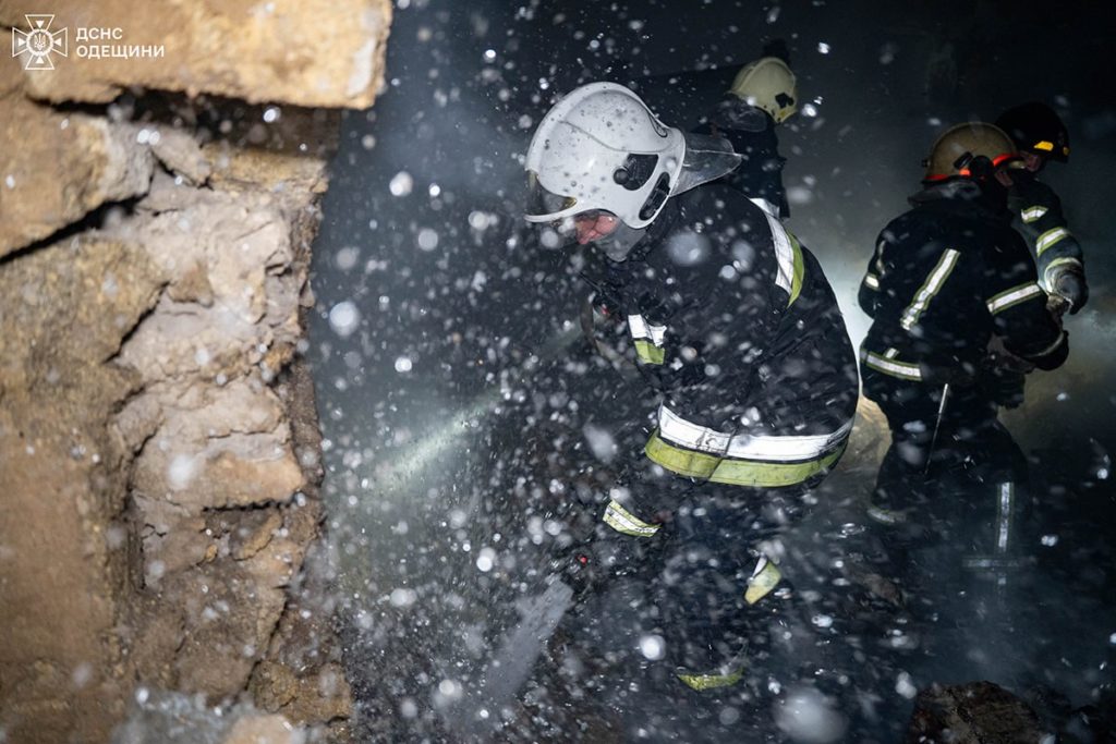 На Миколаївщині вночі збили одну ракету і 2 дрони, на Одещині та Кіровоградщині – по 5 дронів (ФОТО) 17