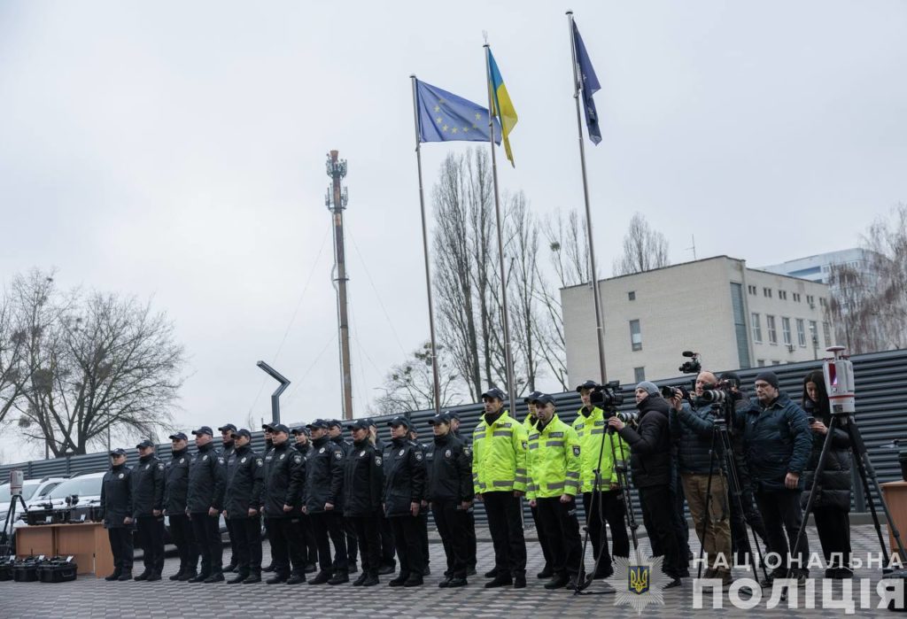 Нацполіція та Держприкордонслужба України отримали від США автівки, дрони та ДНК-лабораторії для документування воєнних злочинів росії (ФОТО) 14