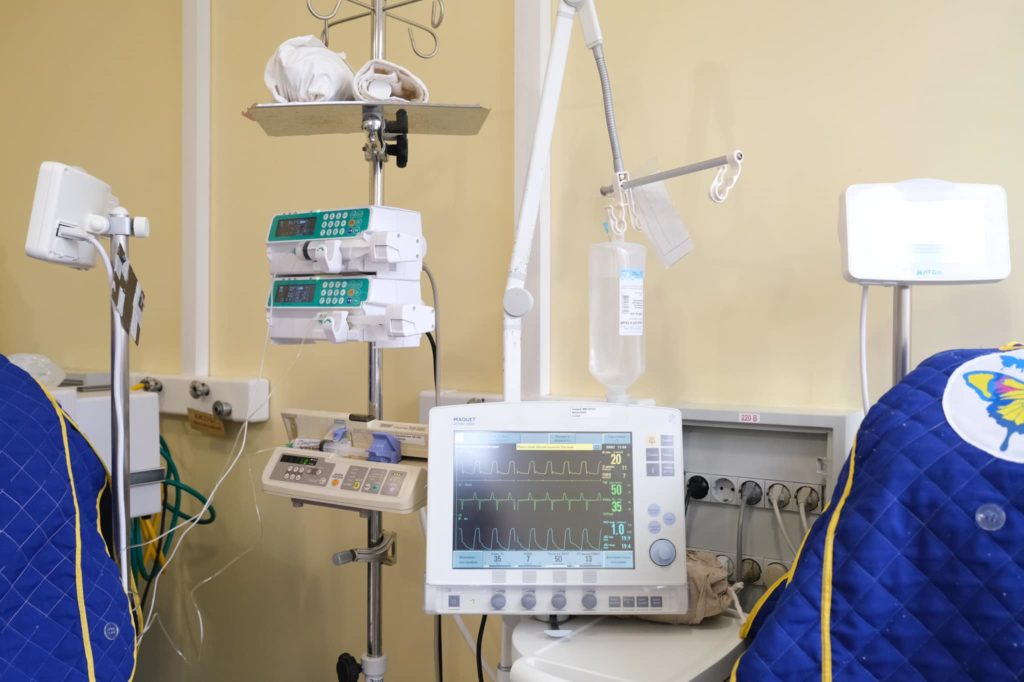 Благодійники передали важливе обладнання для новонароджених трьом медзакладам у Миколаєві (ФОТО) 13