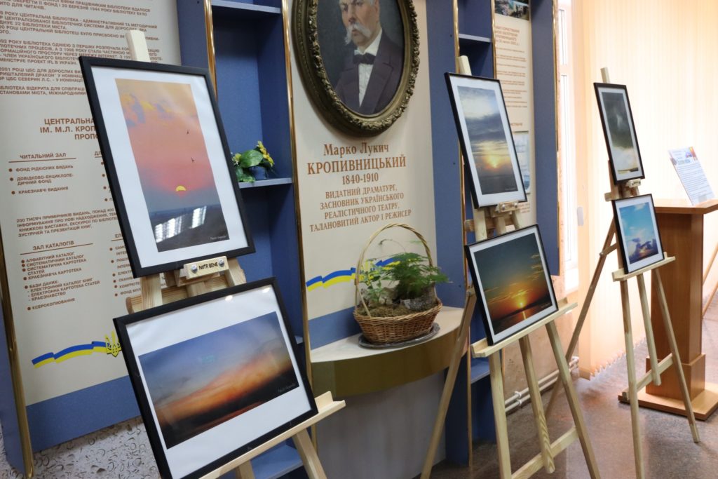 ​​«Під нашим небом»: у Миколаєві відкрилась фотовиставка військовослужбовця ЗСУ Павла Саєнка (ФОТО) 14