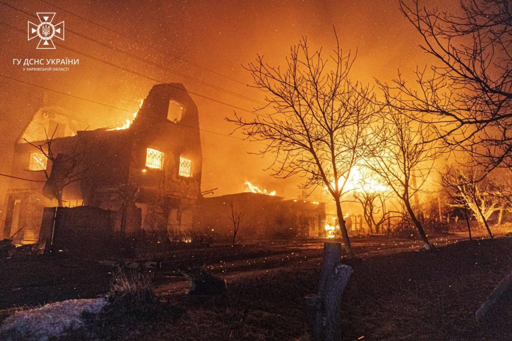 «Росія повинна відповісти за кожне зруйноване і знищене нею життя» - Зеленський прокоментував атаку по Харкову, внаслідок якої загинули діти (ФОТО) 16