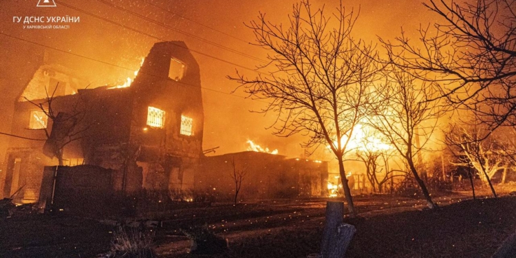 «Росія повинна відповісти за кожне зруйноване і знищене нею життя» – Зеленський прокоментував атаку по Харкову, внаслідок якої загинули діти (ФОТО)