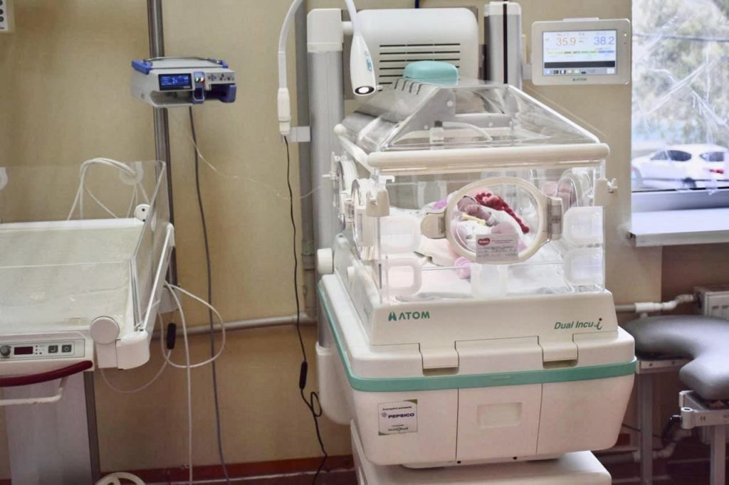 Благодійники передали важливе обладнання для новонароджених трьом медзакладам у Миколаєві (ФОТО) 15